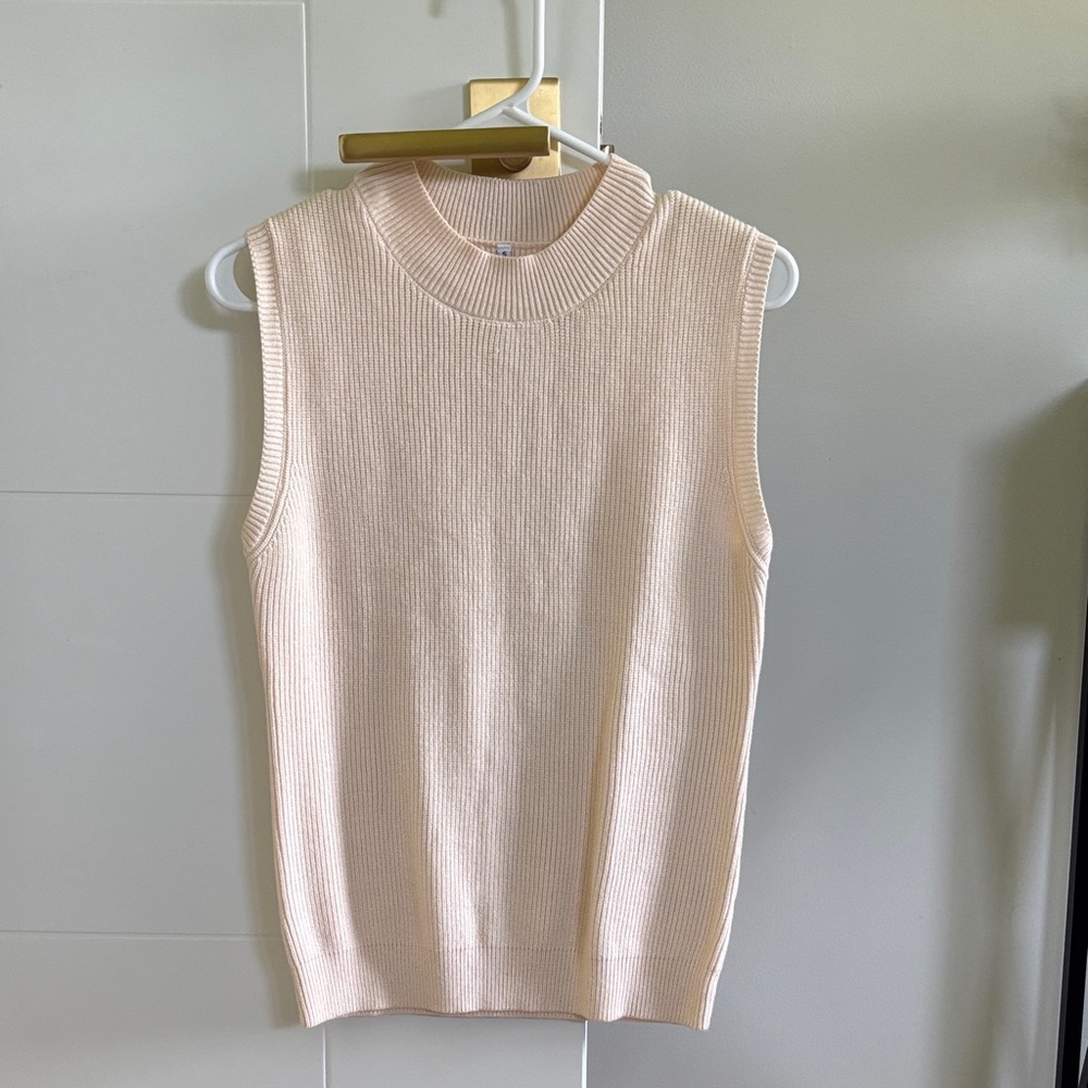 Sleeveless Ribbed Knit Top in Light Pink